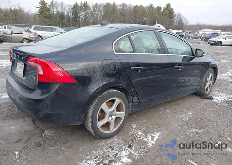 2012 Volvo S60 T5 z USA, uszkodzony, nr VIN YV1622FS1C2139453